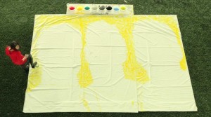Red Hong Yi, Ritratto di Ronaldo, Neymar, Messi (palla, piedi e 8 vernici- artista a lavoro)