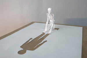 Peter Callesen, "Looking back" (2006) - A4,carta e colla