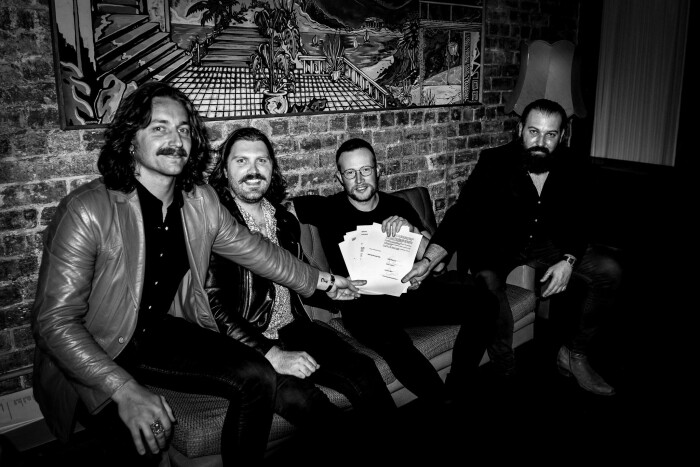 the ugly kings firmano con Naplam Records